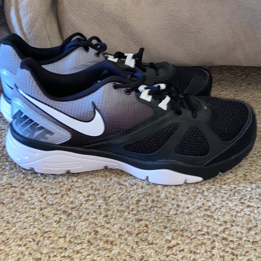 NWOT Men’s Nike Training Dual Fusion Shoes in Black/Grey